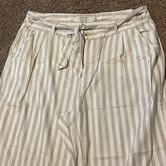 Torrid Striped linen pants. - Picture 2 of 2